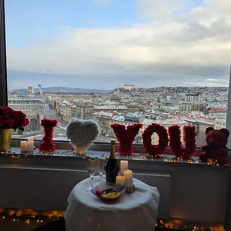 Sunset - Stunning Views & Romantic Experience Option Appartement Bratislava