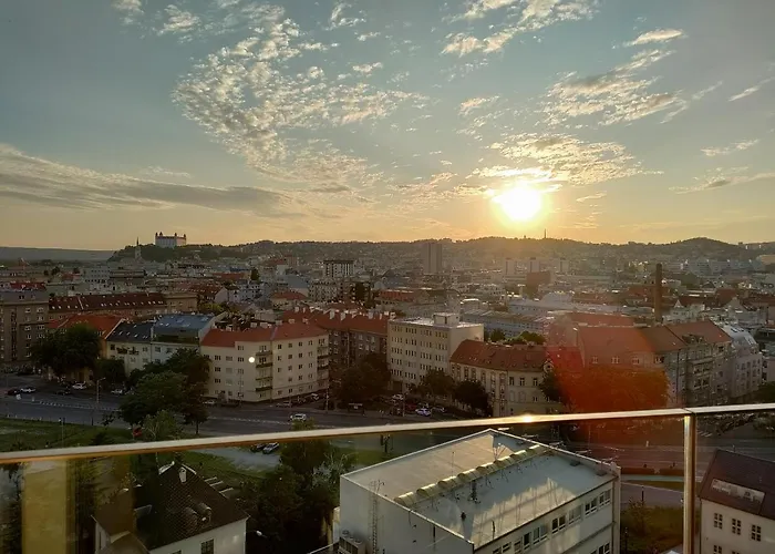 Daire Sunset - Stunning Views & Romantic Experience Option Bratislava