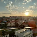 Апартаменты Sunset - Stunning Views & Romantic Experience Option Братислава